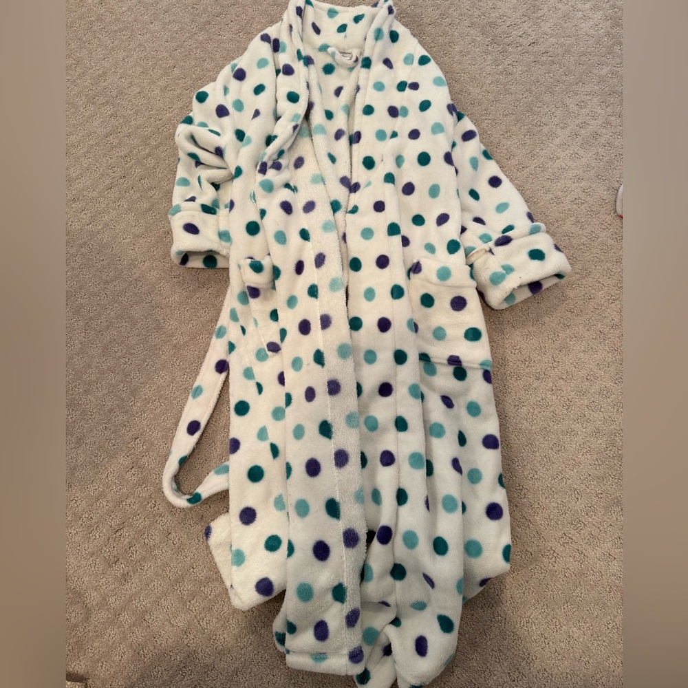 Croft & Barrow White Fleece Robe with Teal and Purple Dots